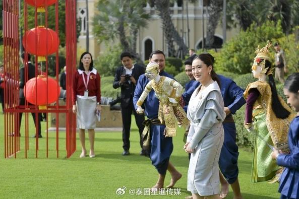 使得他们被